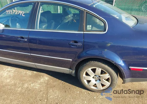 2001 Volkswagen Passat Glx из США, поврежденный, VIN WVWTH63B11P276847